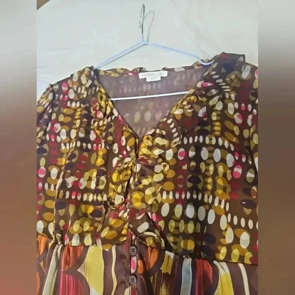 VanHeusen,ā size L, womens blouse, lines, ruffle collar